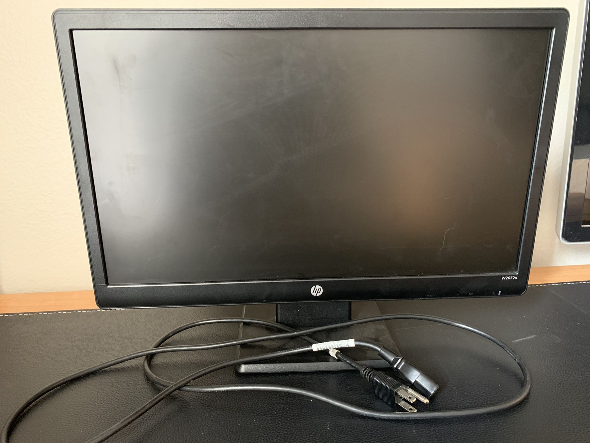 HP W2072a desktop monitor
