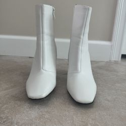 Women’s white ankle boots size 8