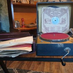 1930 Vi Tage Working Record Player And  Records