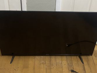 Broken 44” Roku Tv For Parts