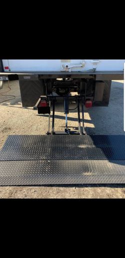 Maxon TE-20 Truck lift gate