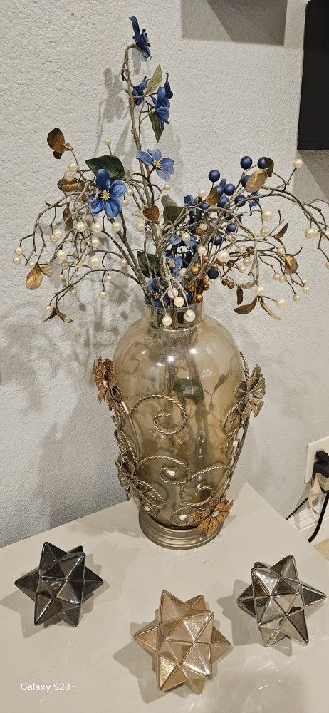 Glass Vase With Blue And Perl Flowers