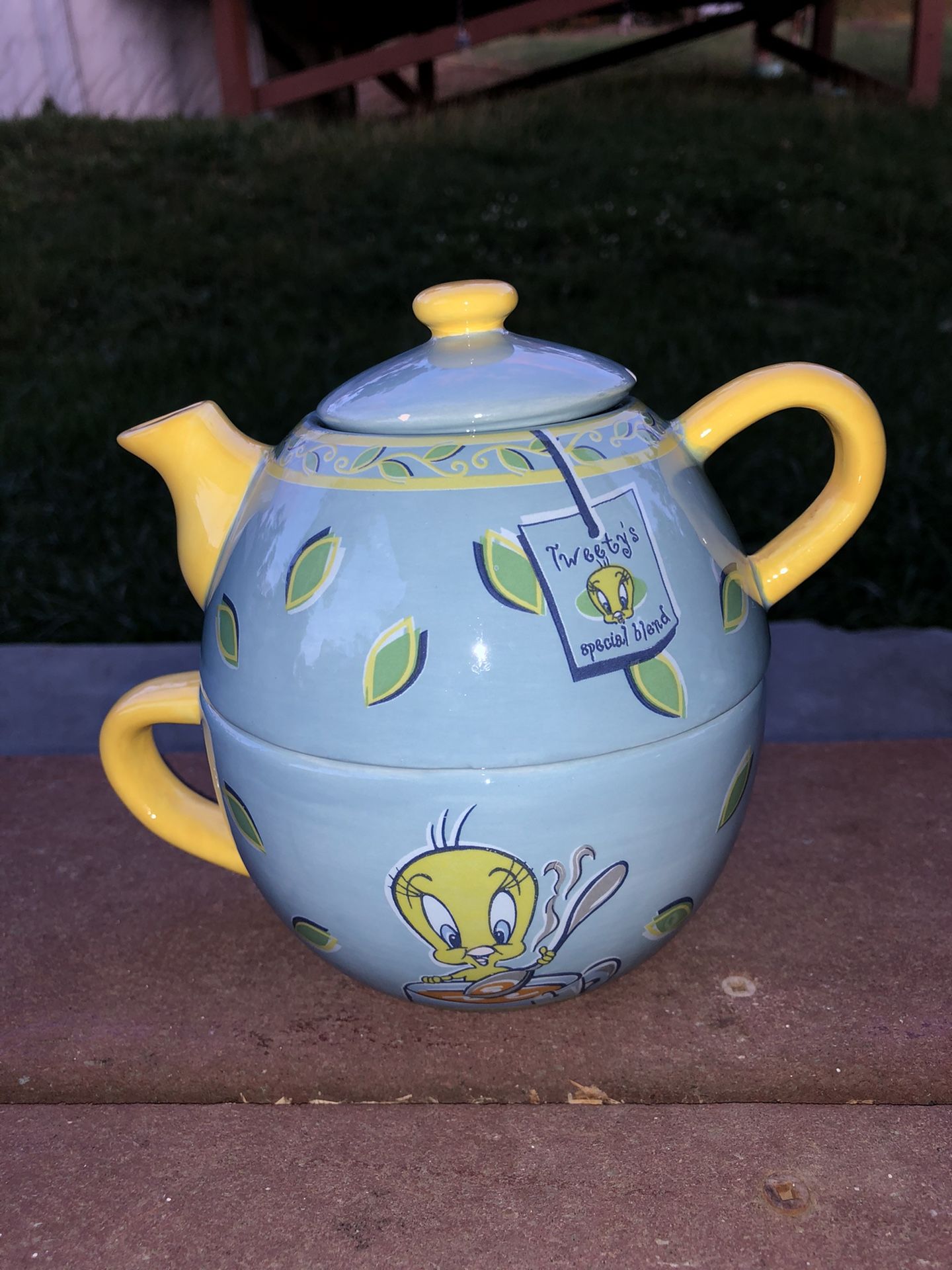Tweety bird tea set