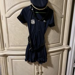 Traje de policía uno de niña y uno para jóvenes talla es mol