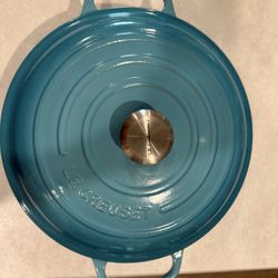 Le Creuset signature braiser 3.5 QT 