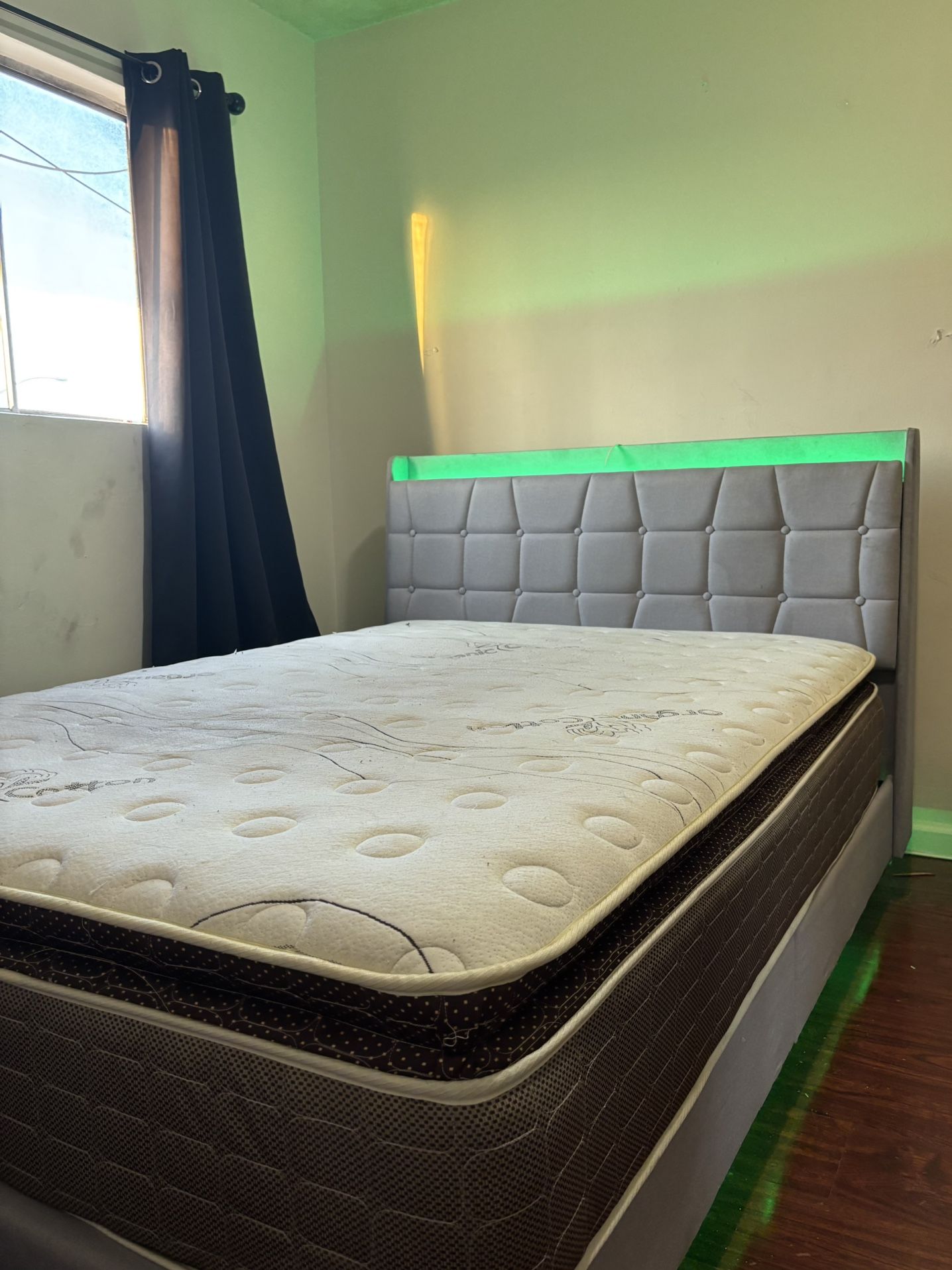 Floating bed with LED lights Cama Flotante Con Luces Led -  rightstartbrainschool.com, image size:1436x1916