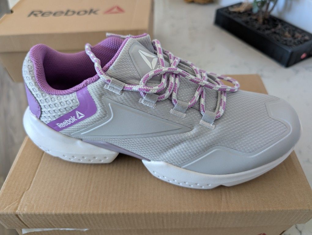 Girls Reebok Shoes - Size 5.5