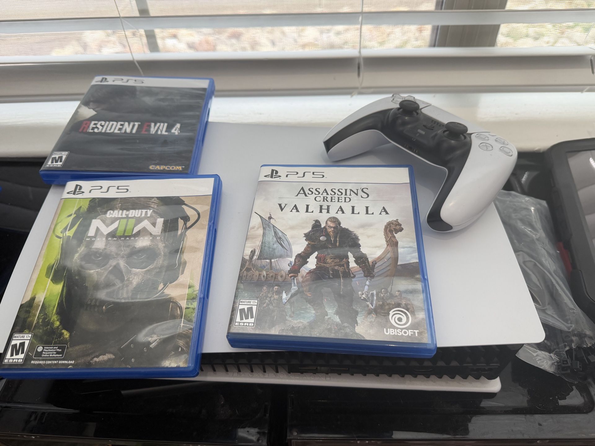 Ps5 disc edition with 3 games liek new