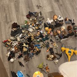 Star Wars Figurines And Bobble head Lot 