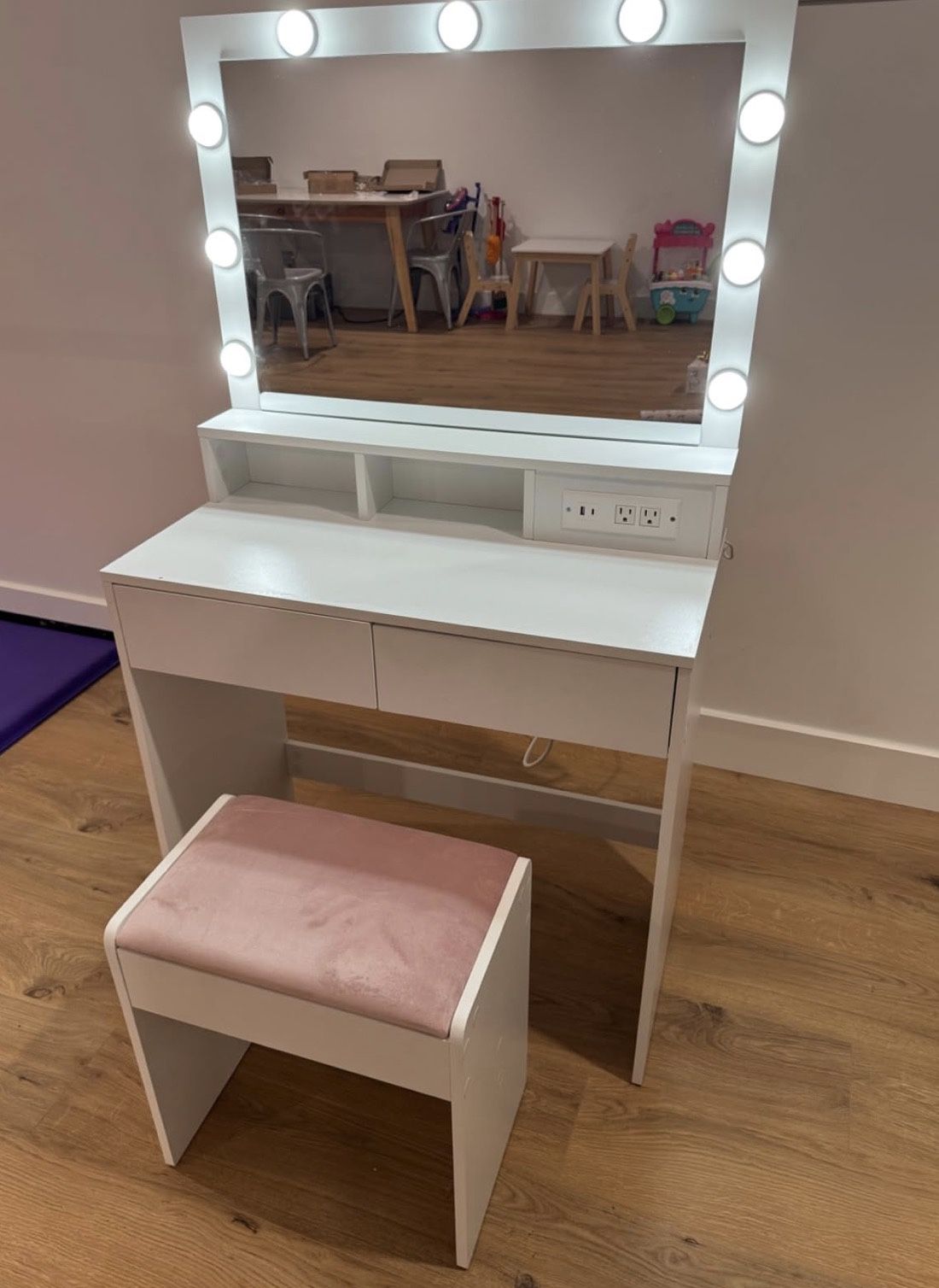 Makeup Vanity Mirror With Stool And Lights