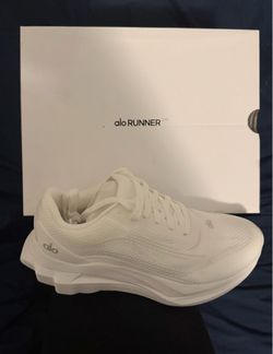 ALO Runners (Women Size 8, Men Size 6.5)