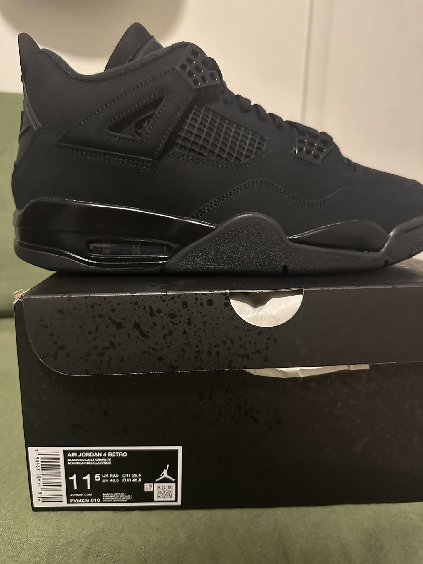 Air Jordan 4 Black Cat (2025) 