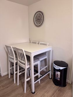IKEA- Table