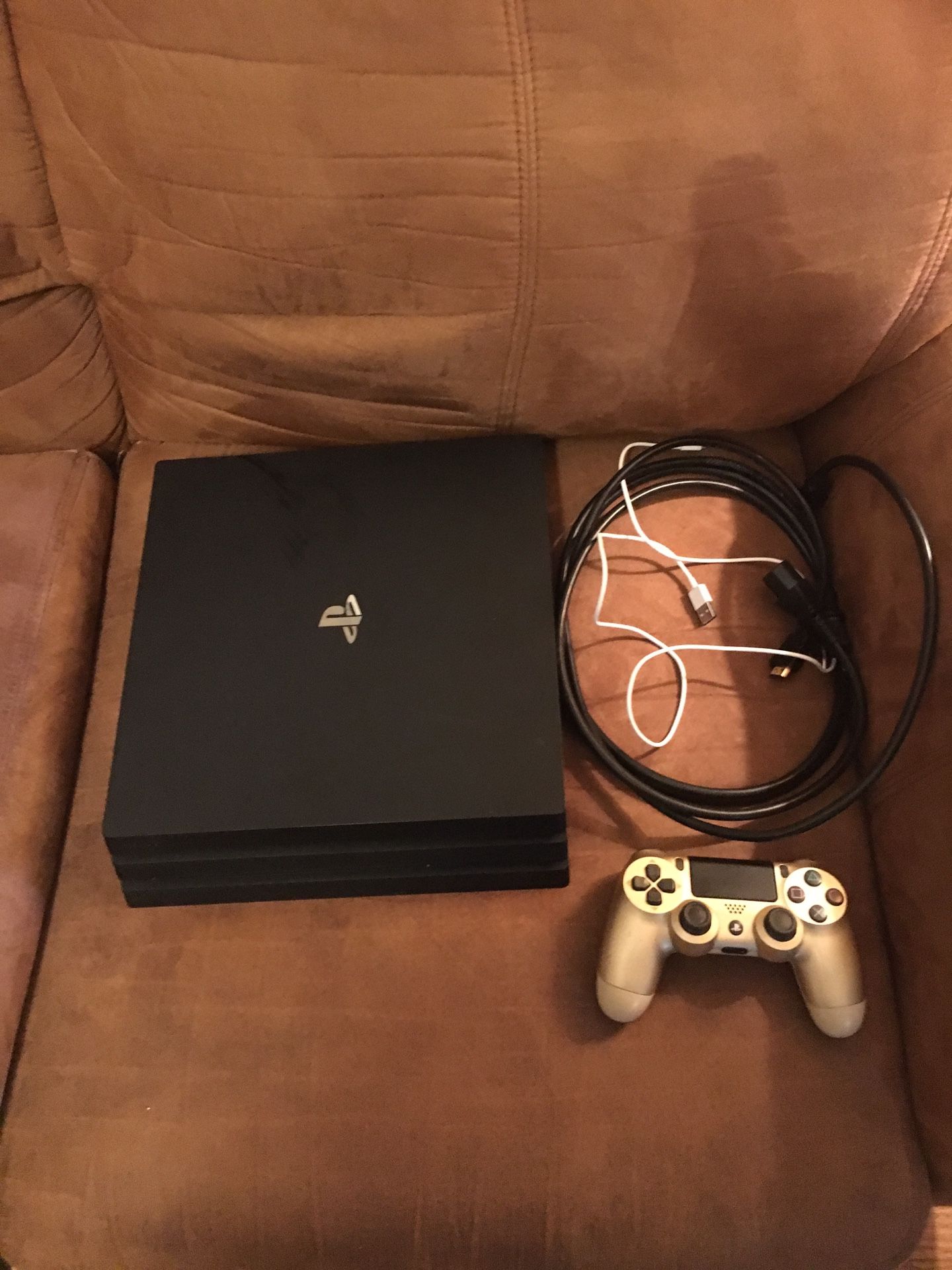 Playstation PS4 Pro 1TB + Gold Controller