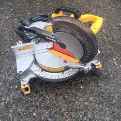 DeWalt DWE713 10in > NOT SLIDING < Miter Saw  Excellent Con. Many Other Tools. For Pick Up Fremont Seattle No Low Ball-No Trade. Yes I Have It Please 