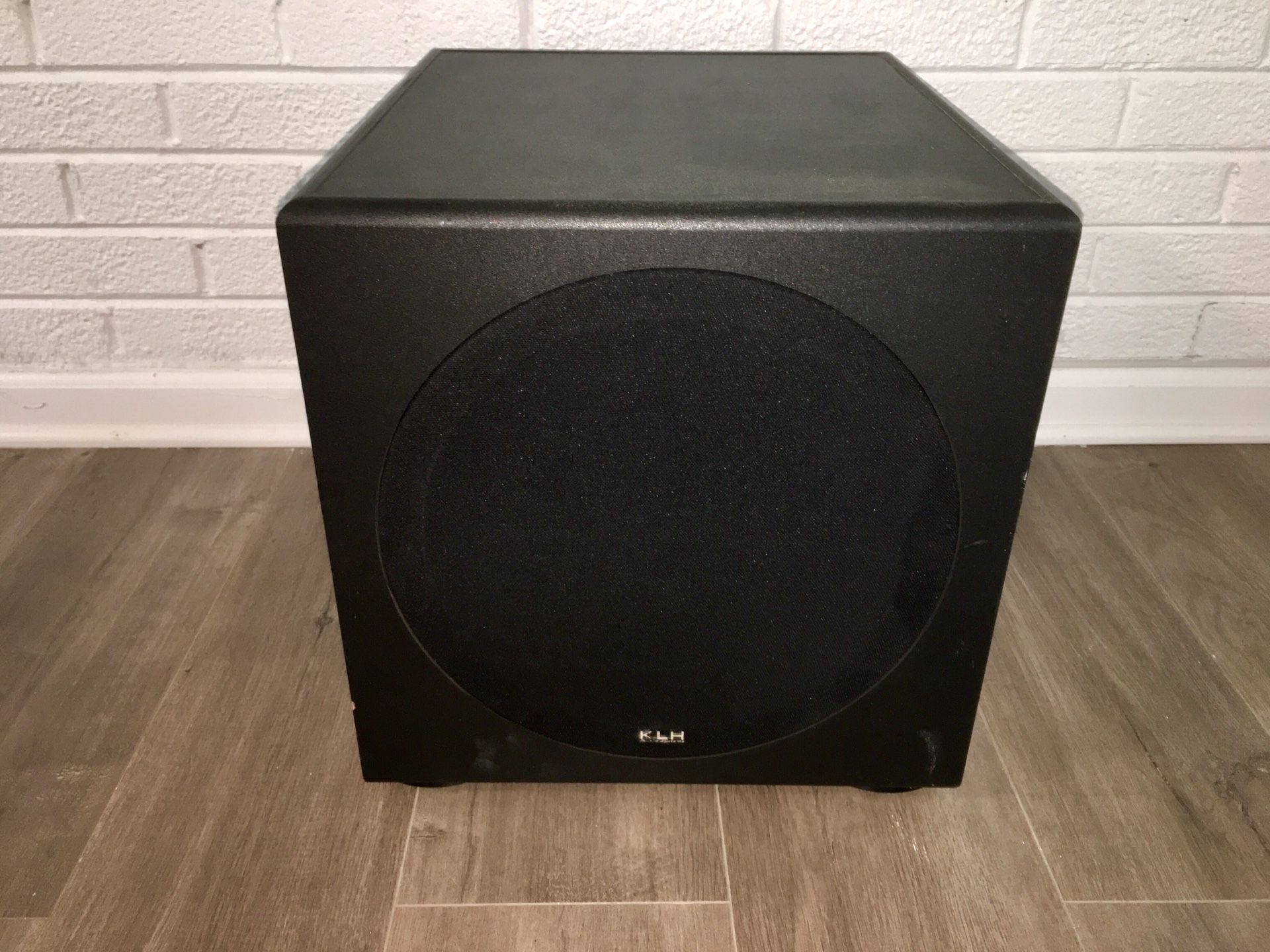 KLH KSUB 10 - POWERED SUBWOOFER SPEAKER, 10 INCH WOOFER 120W pick up Des Plaines IL