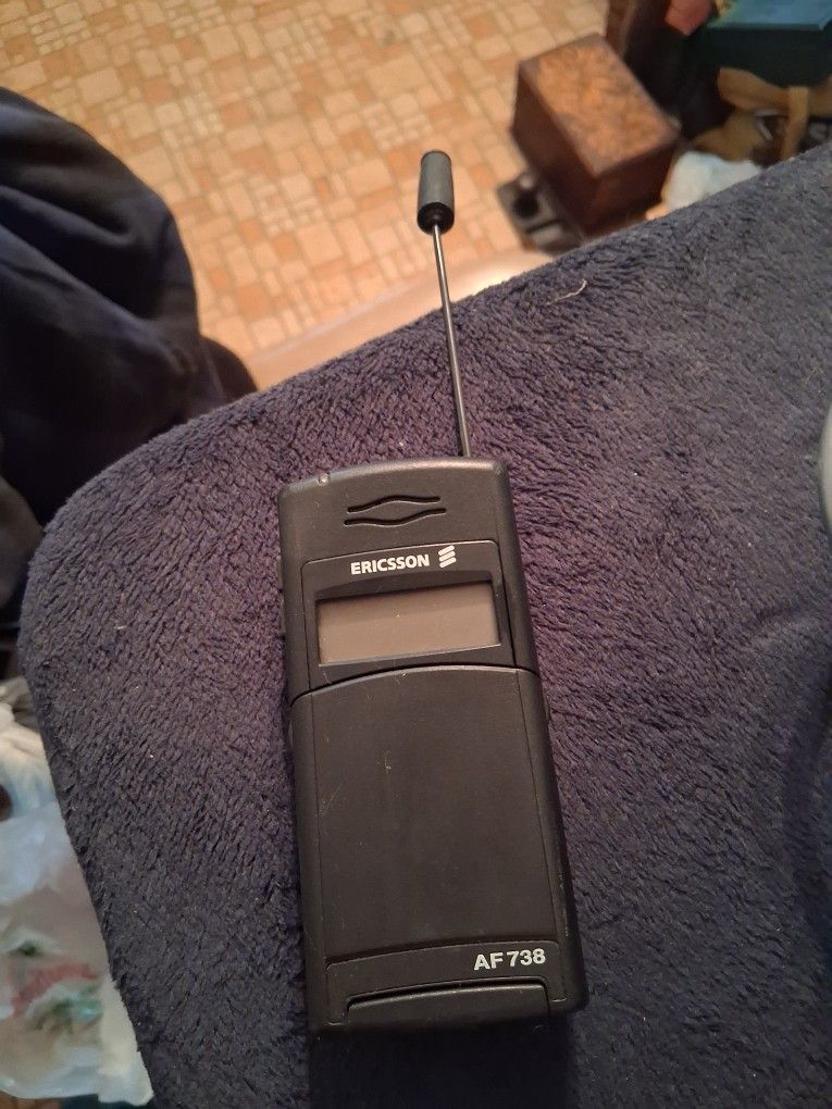 Ericsson AF738 Flip Phone