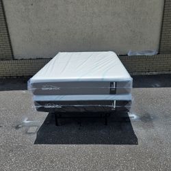 Brand New Queen Size Tempur-pedic Adapt Meduim Mattress In Plastic 