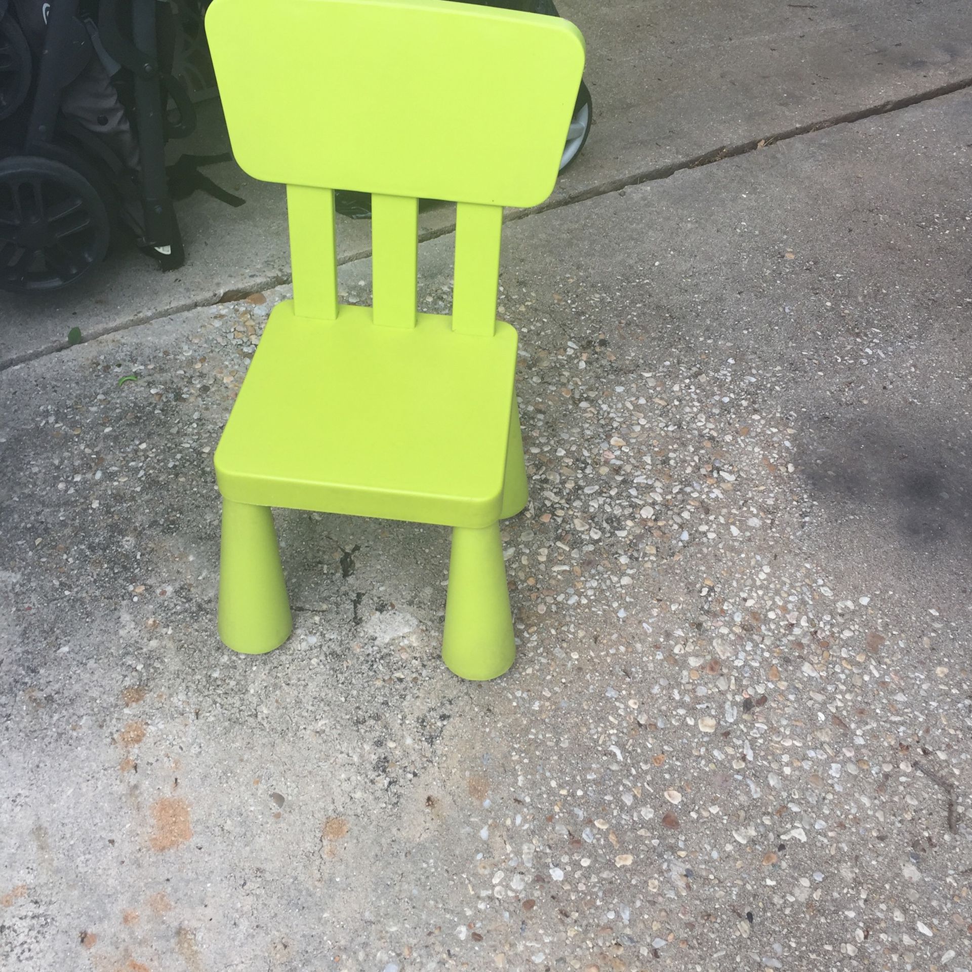 Childs Plastic Chair 