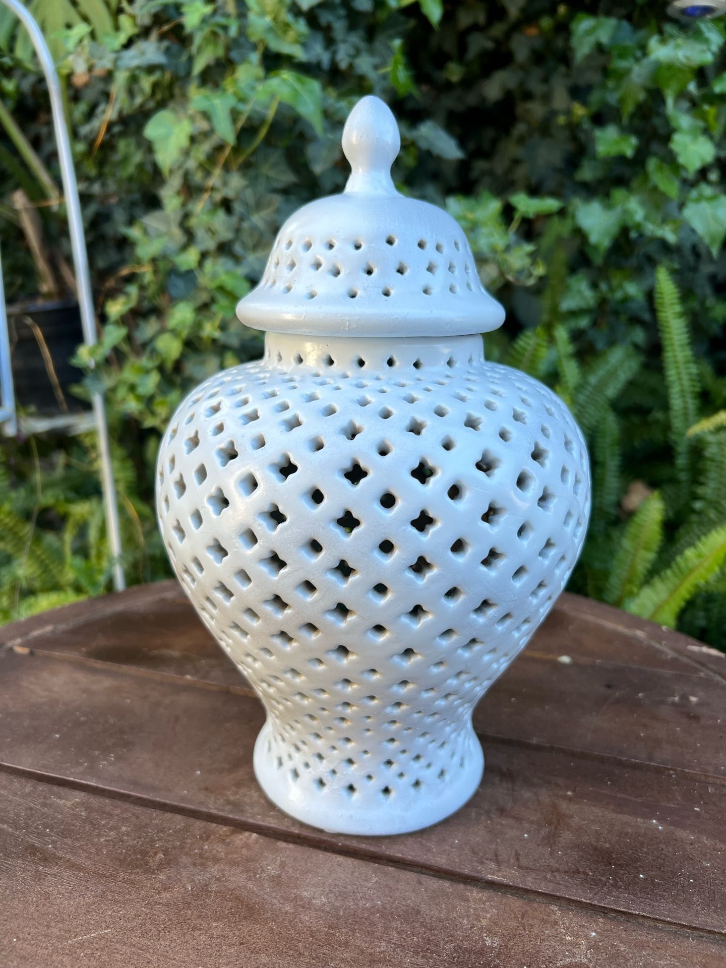 Ceramic lattice ginger jar with lid