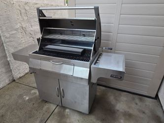 New Napoleon Charcoal Barbecue