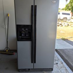 Refrigerator 