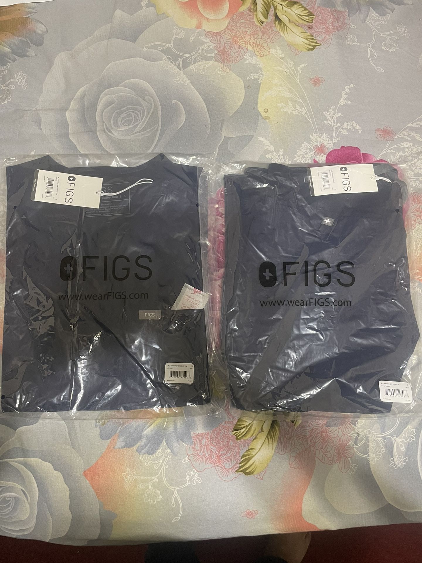 Figs Women’s Scrub Top And Scrub Jogger Pants And Black Scrub Jacket. (Brand New Never Opened) ( Size Small - Navy)