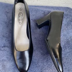 Black Heels Size 8