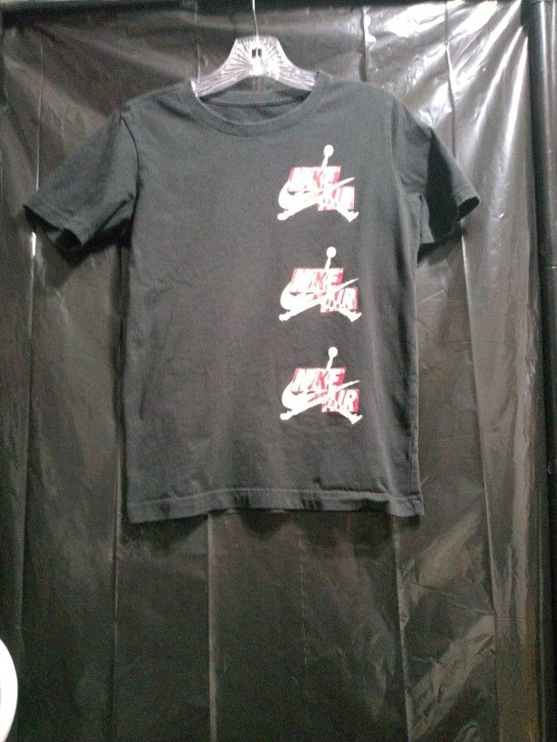 Nike Air Jordan Boys T-shirt Boys 10 To 12 Years Old.