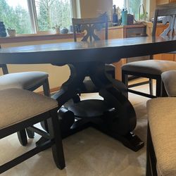 Dining/kitchen Table