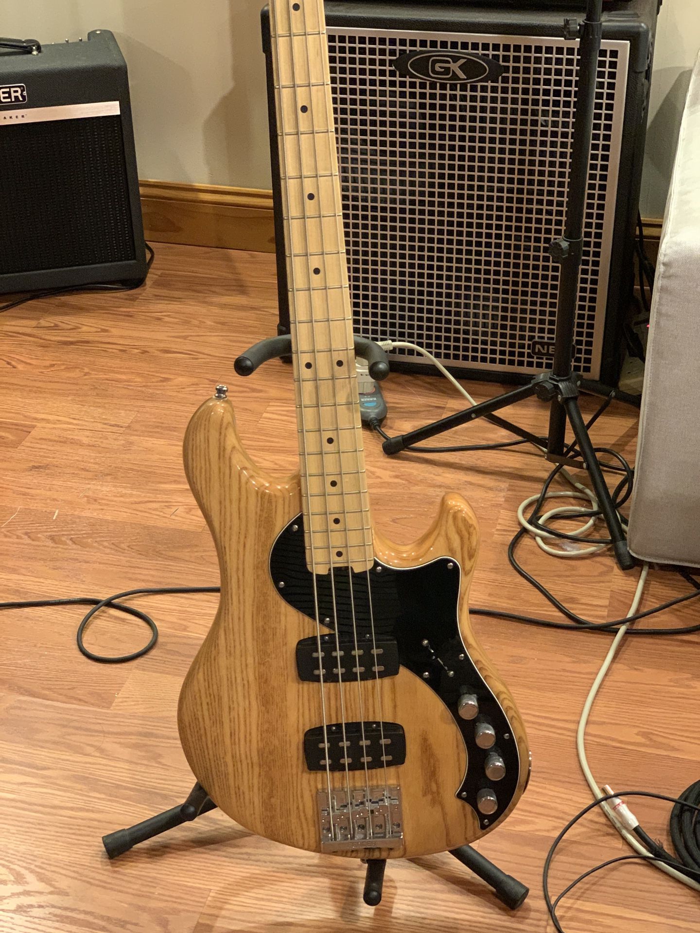 Fender AMERICAN DELUXE DIMENSION® BASS IV HH 2015