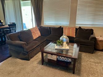 Sectional Couch + 2 Ottomans