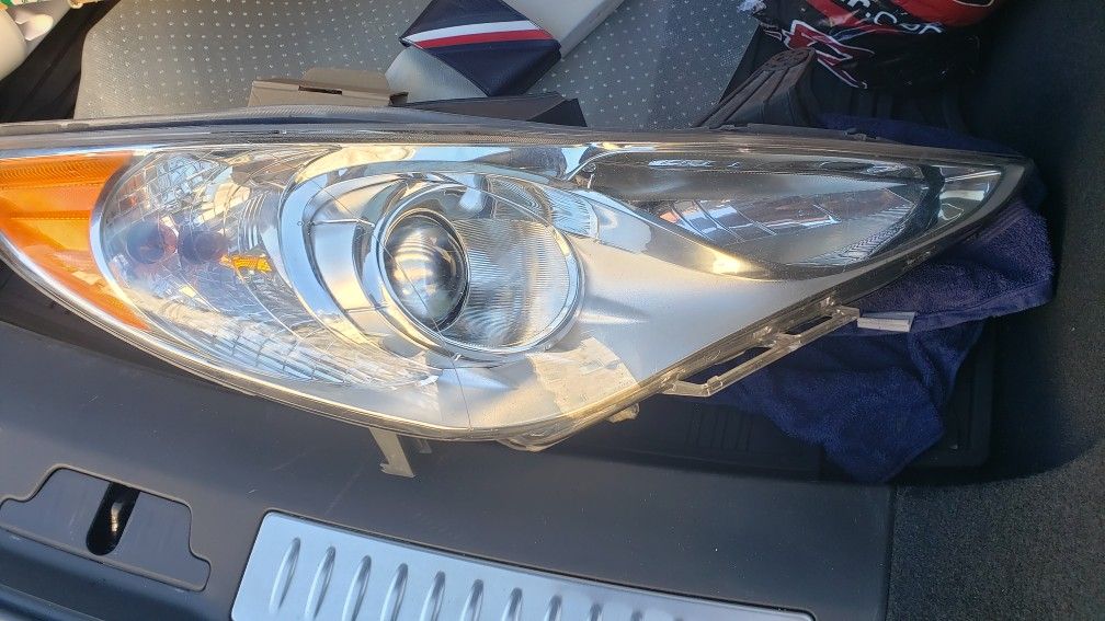 2013 hyundai sonata passanger side headlight