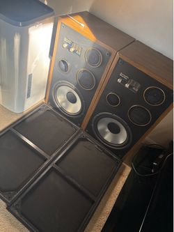 Acoustic speakers