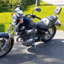 YAMAHA VIRAGO XJ 700 RUNS AND DRIVES LOW MILES...GOOD RUBBER...FRESH OIL CHANGE AND NEW PLUGS 2ND WEEK OF JUNE 2025