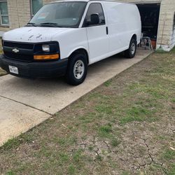 2009 Chevy Express Van 