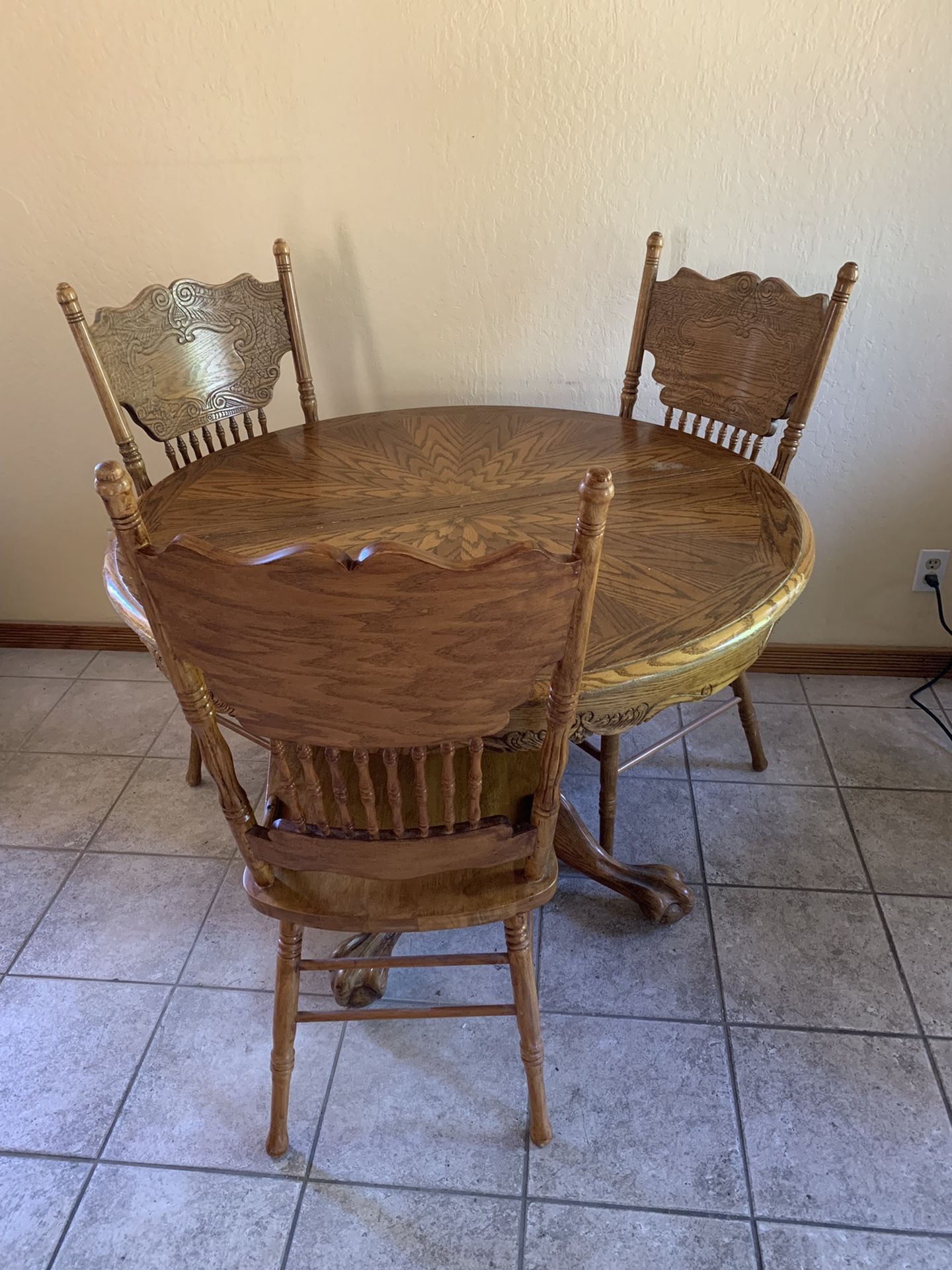 Round Extendable Dining Table With 3 Chairs
