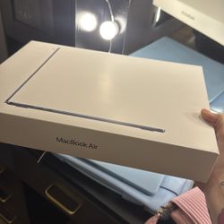 2025 MAC BOOK