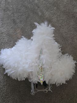 Bello sombrero de Plumas Blancas