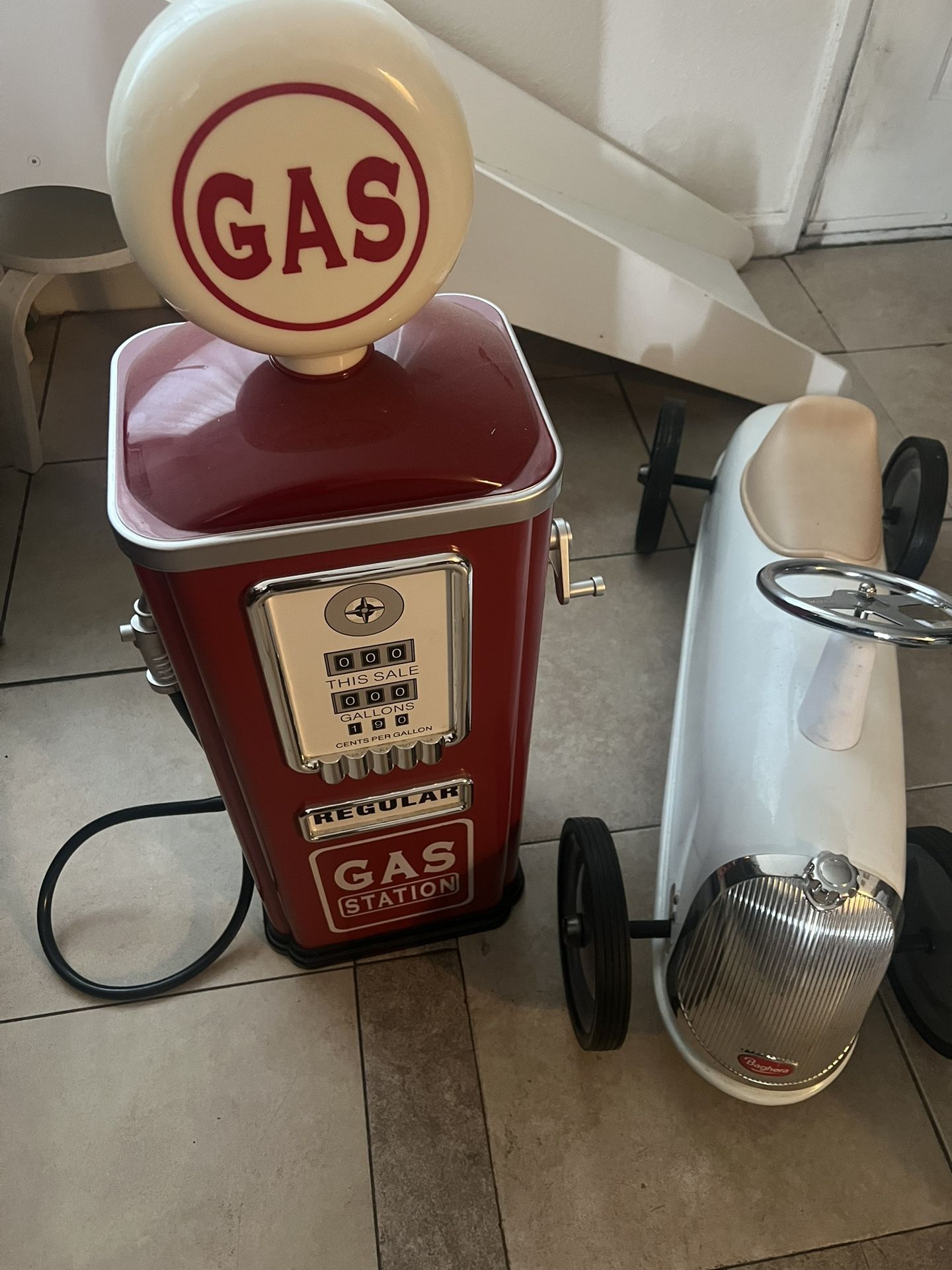 Baghera Kid car with gas station