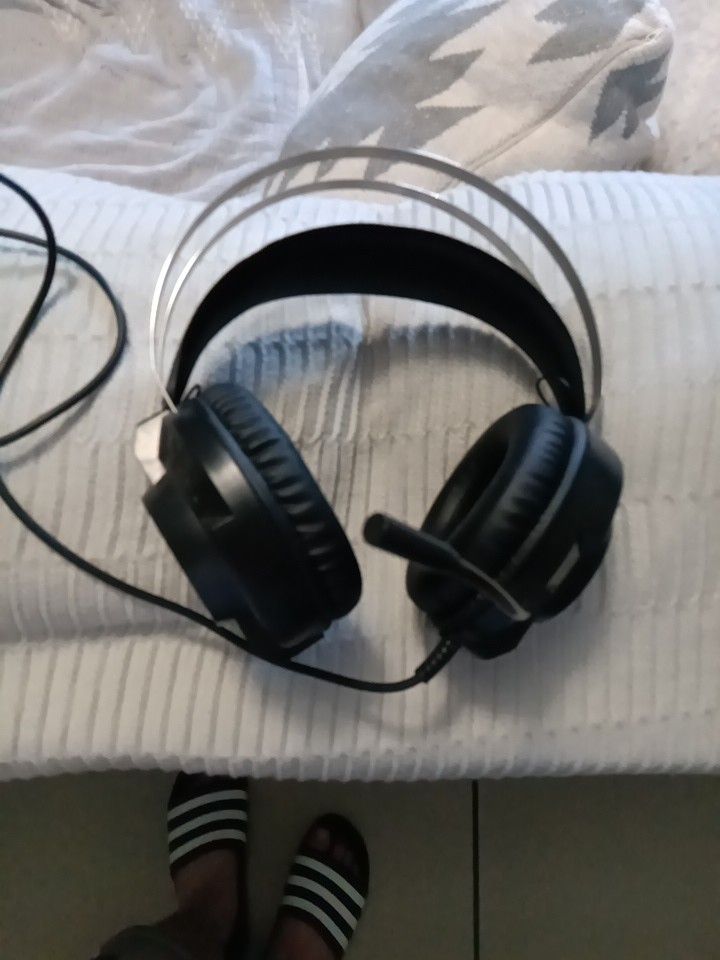 Headphones 