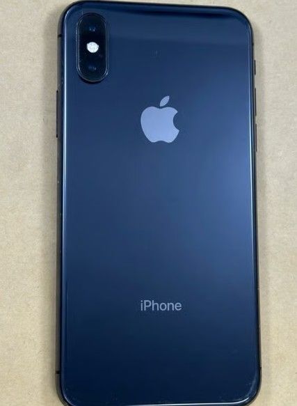 iPhone XS 64gb unlocked in black