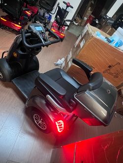 XL-03 Heavy-Duty 4-Wheel Mobility Scooter, Up to 37 Miles Per Charge  ⚡ Powerful 500W motor with a 48V system, strong and steady on the road 🔋 48V 20