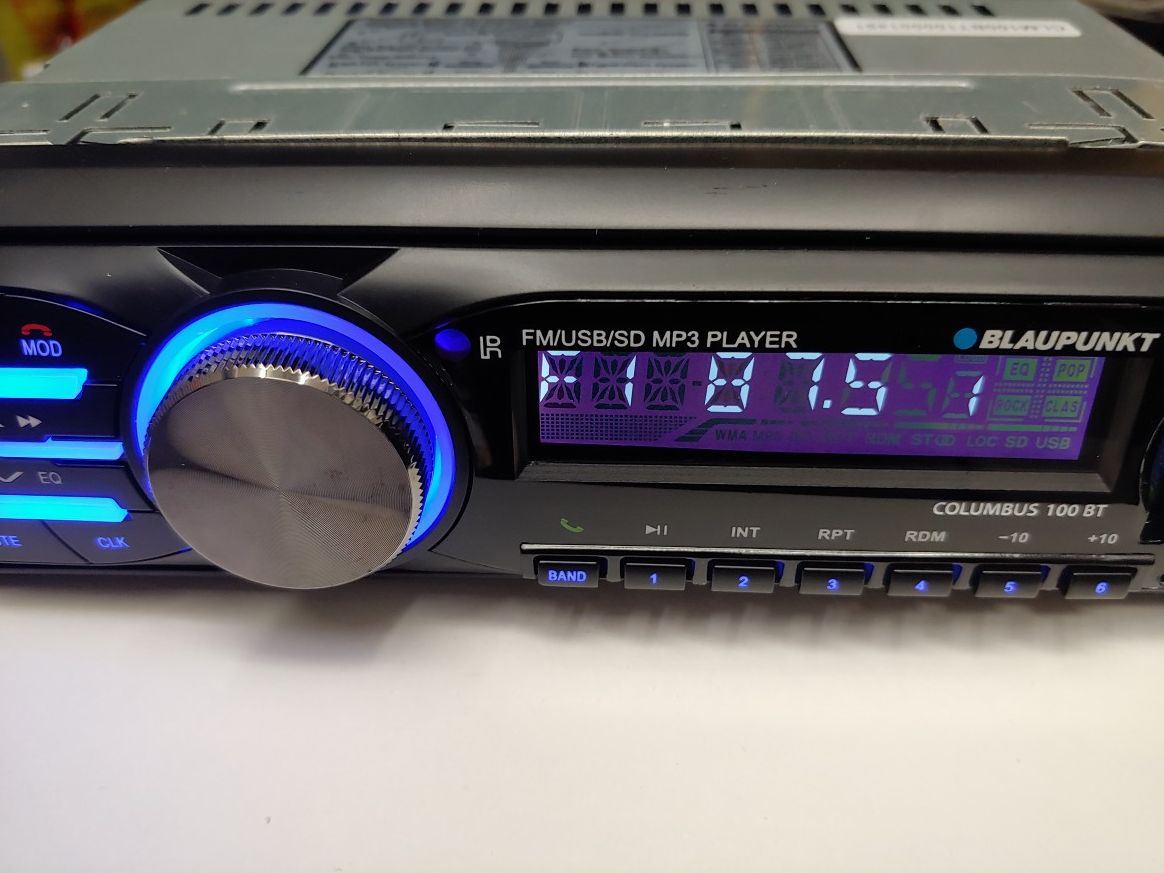 Car stereo : Blaupunkt FM Bluetooth media receiver aux usb port sd card slot remote control ( no cd player )