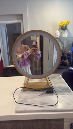 Gold/brass Vanity mirror with led lights o