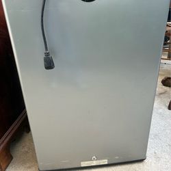Mini fridge