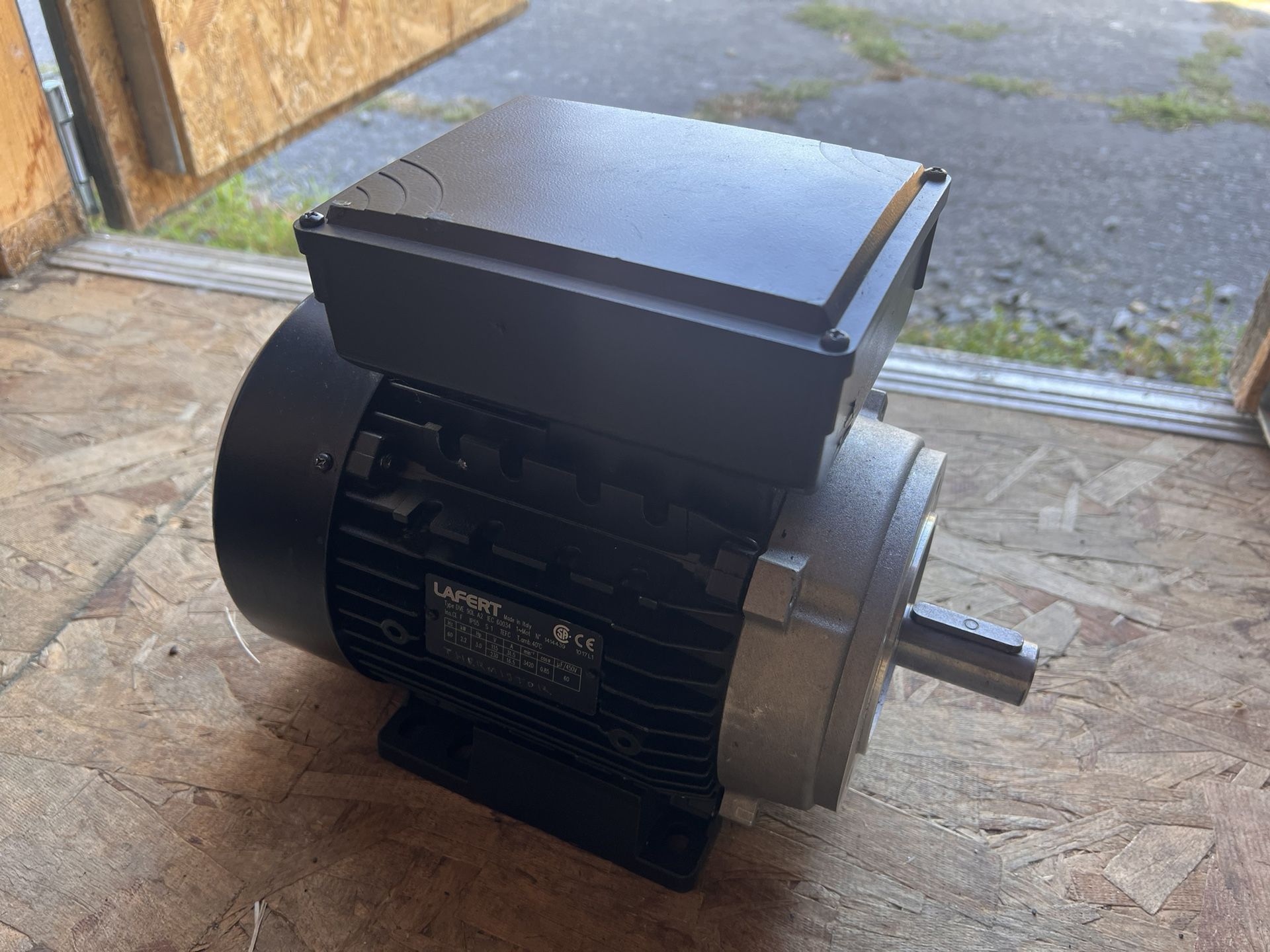 110/230 VAC Single Phase 3 HP Electric Motor