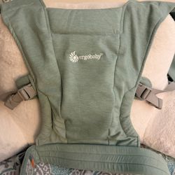 Ergobaby Embrace baby carrier in excellent condition