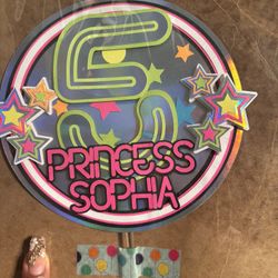 Cake topper that says the number 5  princess Sophia