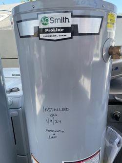 Water heater.  40 galones. 2024